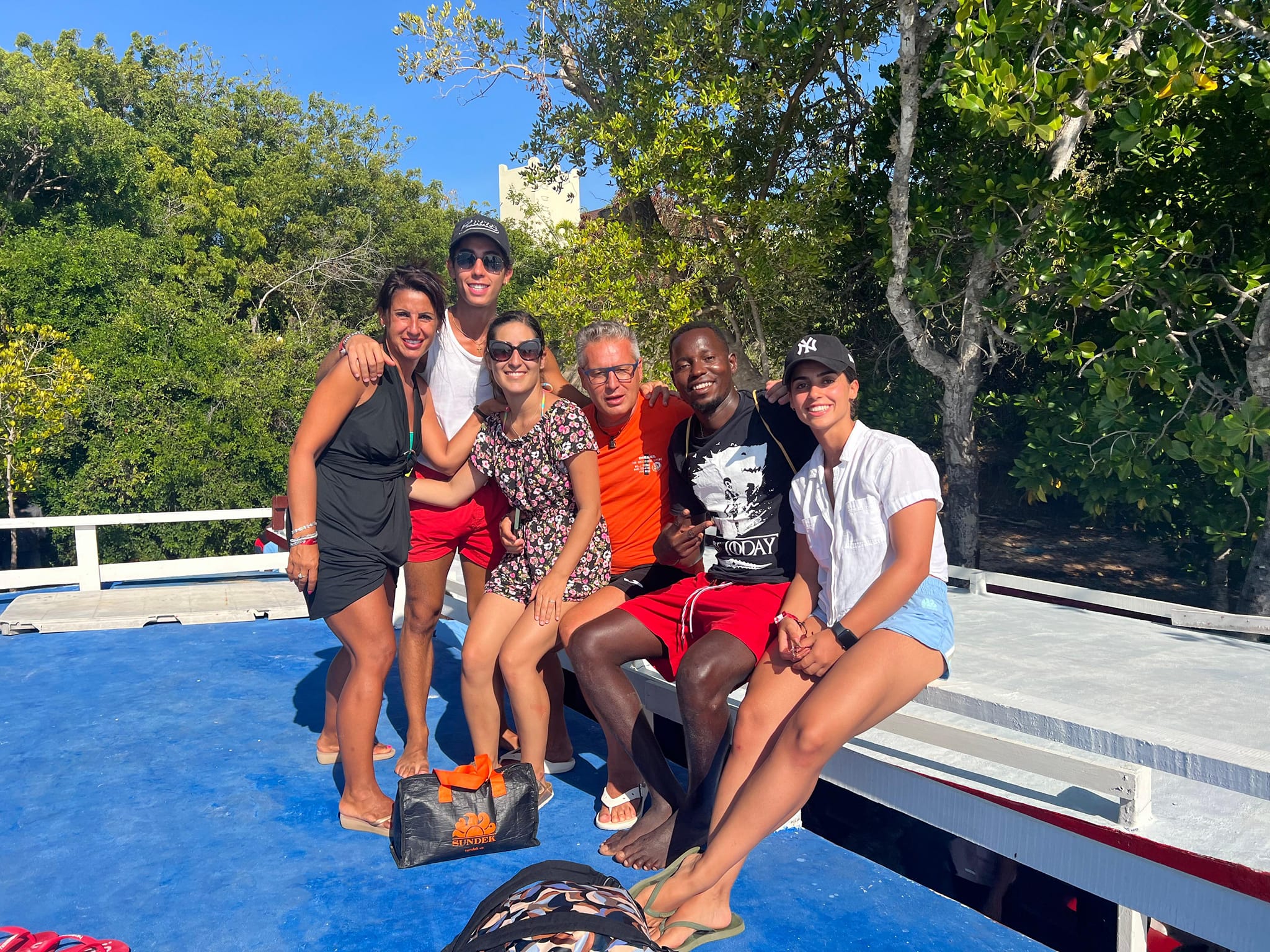 Canoa nelle mangrovie